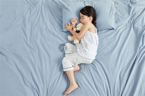 宝宝睡觉时出现这四个反应，可能暗示宝宝不舒服，宝妈可要上心