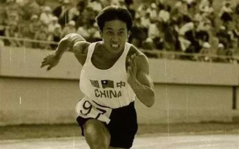 1932年洛杉矶奥运会，中国第一次参加，短跑选手刘长春一个人扛国旗参加_腾讯视频