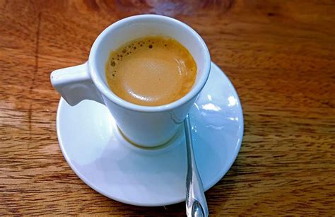 拿铁咖啡 意大利浓缩咖啡(Espress)与牛奶的经典混合 意式拼配豆 中国咖啡网