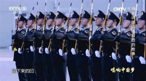 三军仪仗队日常训练，齐步走的步伐完全一致！_腾讯视频