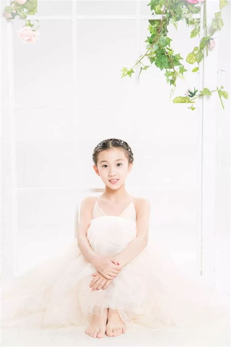 裴佳欣写真，中国最美童星|童星|裴佳欣|粉丝_新浪新闻