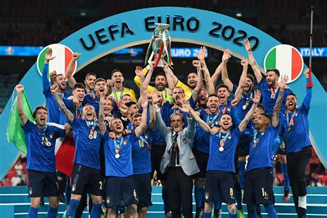 意大利赢了，但欧盟委员会主席赛前的这个表态也太刚了 - 封面新闻