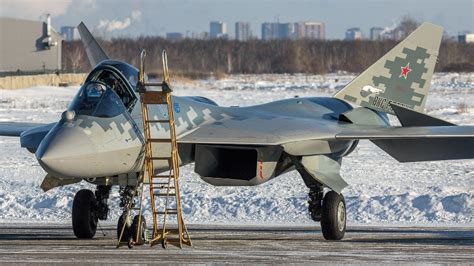 俄罗斯空军苏-57战斗机原型机飞行表演，8月底了|战斗机|俄罗斯空军|飞行_新浪新闻