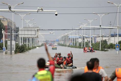 台风过后济南河水爆涨 冲毁路桥沿河建筑_新华报业网