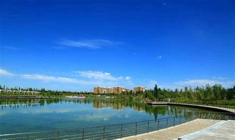 新疆的南疆北疆怎么划分？疆南和疆北哪个风景更好？南疆和北疆的区别 - 必经地旅游网