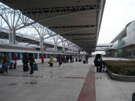 从扬州火车站到汽车东站坐那些公交可以到?