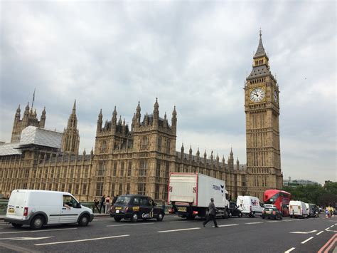 2021英国议会大厦游玩攻略,...钟塔的全景，需要走过伊丽...【去哪儿攻略】