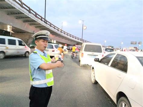 韩江大桥上的交通守护者 - 潮州新闻 - 潮州新闻 - 蓝色河畔