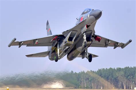 新歼-35照片曝光，印新型舰载机选秀黯然失色，F-35C迎来强劲对手_凤凰网军事_凤凰网
