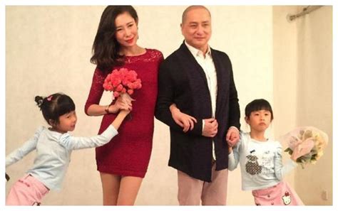华谊总裁王中磊迎来银婚，妻子拍照庆祝威廉越来越像父亲__财经头条