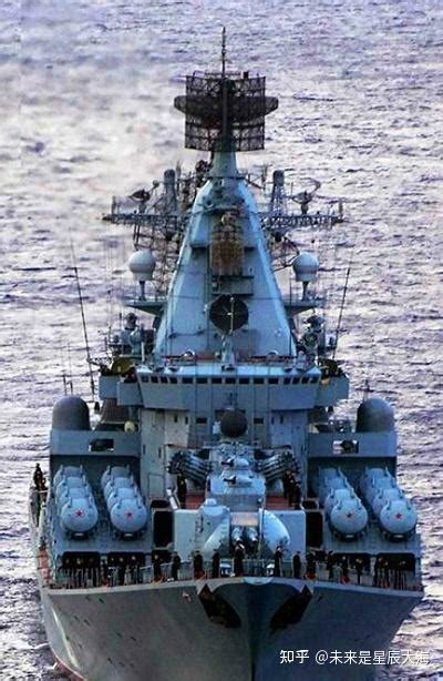 光荣级巡洋舰“乌斯季诺夫元帅”号罕见与“莫斯科”号同框