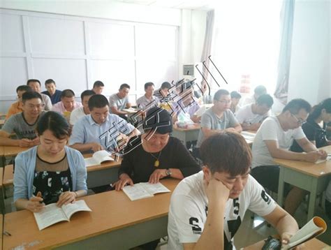 聚焦新课标 培训助成长——郑州市举行小学数学学科新课程标准培训--新闻中心
