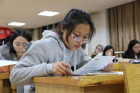 知名英语机构转型，教外国孩子学中文_汉语,英语,双减_互联网思维