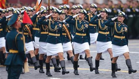 俄罗斯“卫国战争胜利日”阅兵式 | 女兵队列、枪操表演 - 微文周刊
