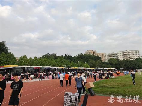 广州巴士集团番禺片区助力仲元中学新校区搬迁工作，800余名学生顺利入驻新校区