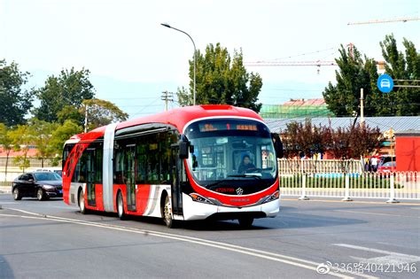 新版“巨无霸”公交车上线广州BRT，这些细节不同了！_南方plus_南方+