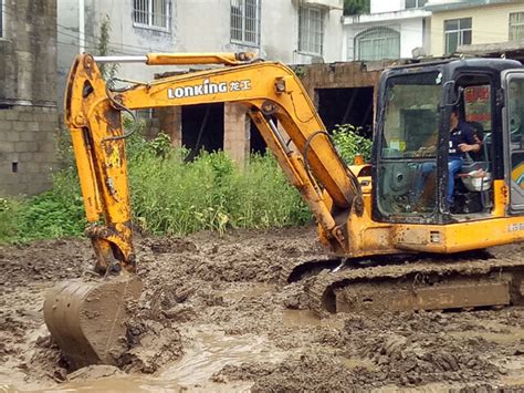 经验：小挖机如何直接挖沟[施工技术]挖掘机掌握挖沟技巧的技巧