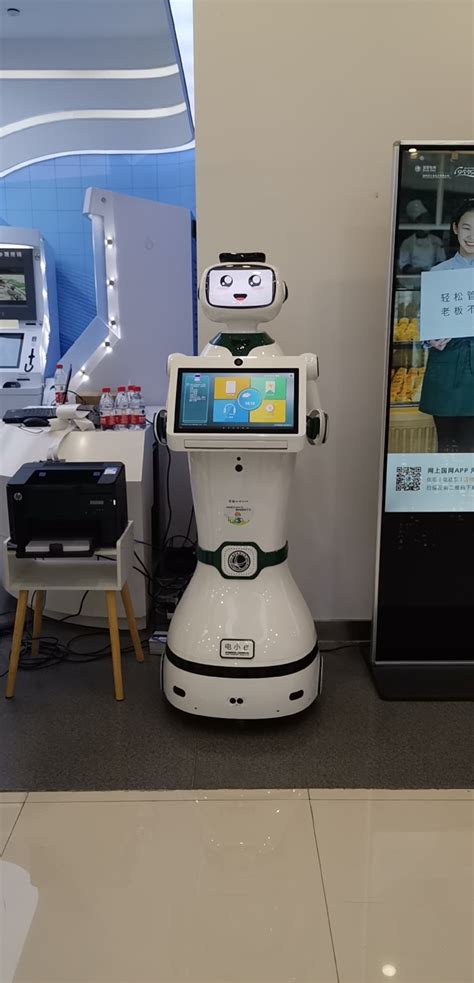 优必选大型仿人服务机器人Walker新一代亮相CES，展示机器人走进家庭服务_智能设备资讯_威易网