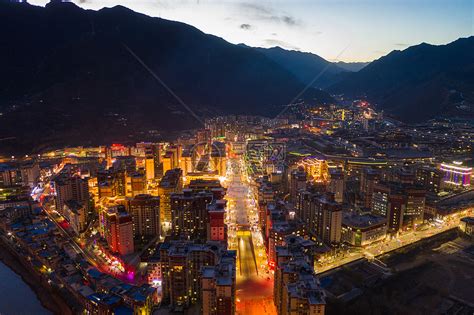 西藏自治区昌都市建筑夜景高清图片下载-正版图片501546896-摄图网