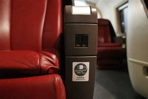 高铁二等座可以充电吗插座在哪（超全！火车上的这些地方都能充电！） | 说明书网
