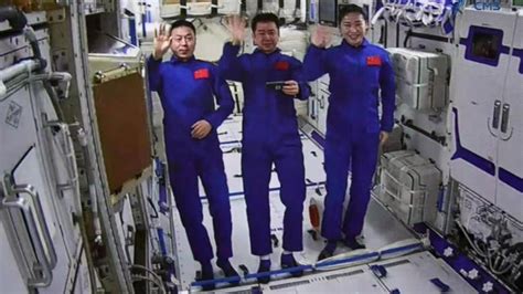 专题 _ 全国人大代表张伯楠：2022年前后建成中国的空间站，为拿“船票”外国宇航员苦练中文