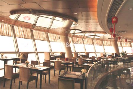打卡成都天府熊猫塔，上339电视塔旋转餐厅，来一场海鲜自助盛宴|波斯顿|旋转餐厅|海鲜_新浪新闻