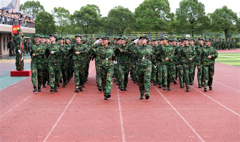 郑州市实验高级中学--军训初体验 学做实高人——市实验高中2015级新生军训第一天