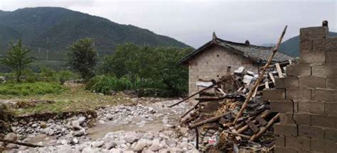 湖南凤凰部分地区遭遇暴雨 低洼路段积水河水上涨-天气图集-中国天气网