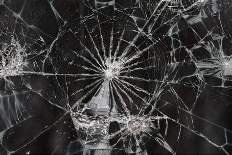 破碎的玻璃图片-破碎的玻璃背景素材-高清图片-摄影照片-寻图免费打包下载