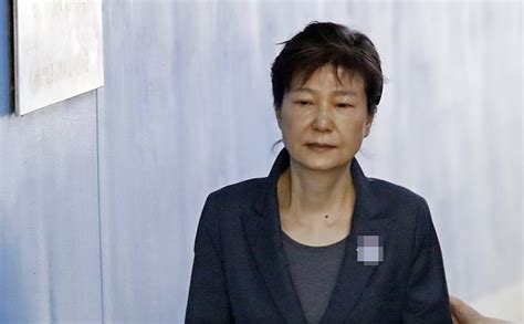 前律师谈朴槿惠：她腰不好常喊疼 狱中仍操心国事|朴槿惠|泰宇|国事_新浪新闻