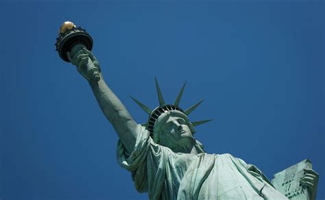 自由女神像是哪个国家送给美国的礼物 - 楚天视界