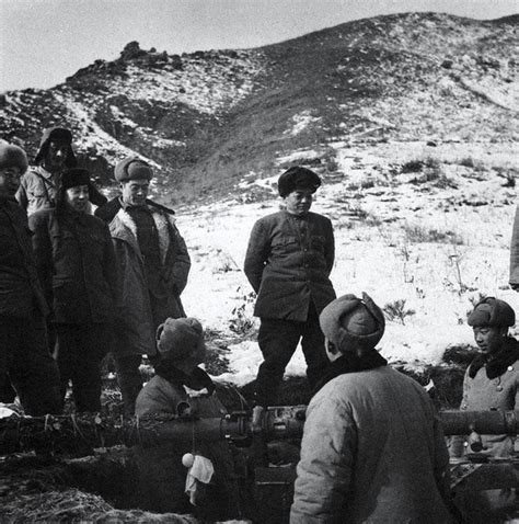 1950年10月19日，135万中国人民志愿军奉命前往朝鲜战场，与朝鲜人民军并肩作战。