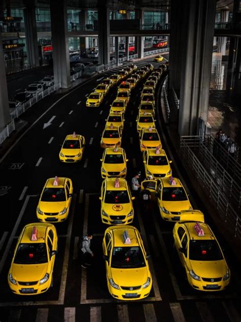 重庆出租车城市车流高清图片下载-正版图片501579210-摄图网