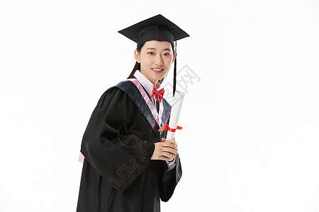 女大学毕业生手举毕业证书背影高清图片下载-正版图片501718932-摄图网