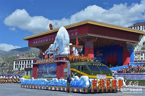 西藏自治区成立50周年群众游行活动在布达拉宫广场举行(第一十一页) - 看点 - 华声在线