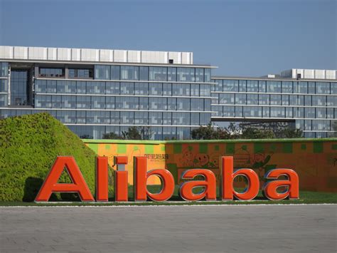 阿里巴巴一季度收入逊预期 增速三年最低 公布40亿美元股份回购计划 - 无时尚中文网NOFASHION -权威领先的奢侈品行业报道、投资分析网站。
