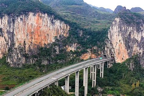 贵州兴义：高速穿越崇山峻岭景如画-人民图片网