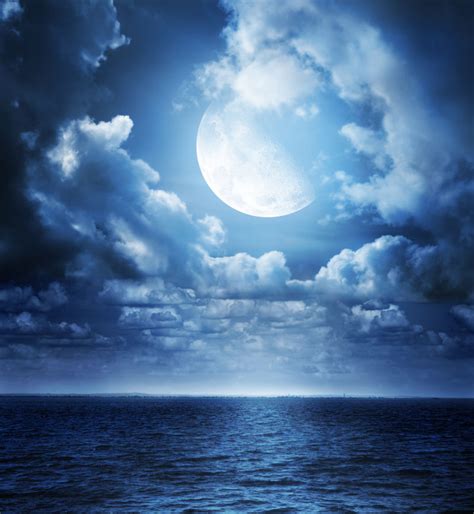 夜晚美丽月光图片-夜晚美丽的月光素材-高清图片-摄影照片-寻图免费打包下载