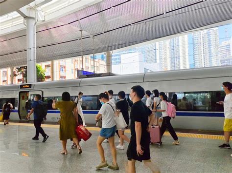 厦门火车站实施三季度列车运行图