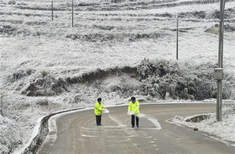 气温骤降致路面结冰 云南交警全力抗冰 - 交警 - 人民交通网