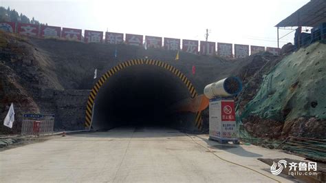 S22天天高速营岭隧道项目安庆端右线明洞衬砌顺利浇筑