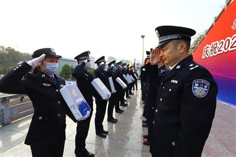 【川观新闻】广元市举行升警旗仪式庆祝中国人民警察节-广元市公安局
