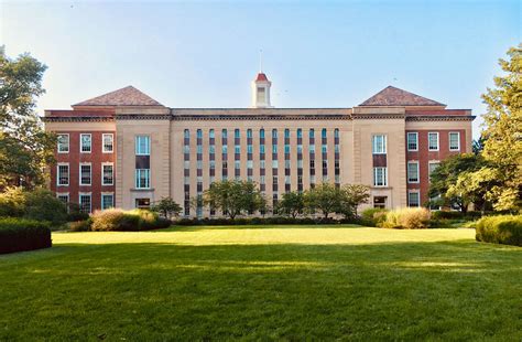 The 10 Largest College Campuses in the U.S. - Lawnstarter