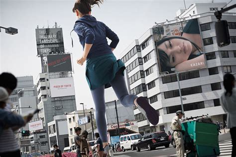 "东京女巨人"走红 将美少女放大融入都市街头_国际新闻_南方网
