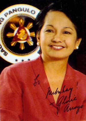 菲律宾的女总统阿罗约长得很漂亮，她是华裔吗？如果不是，请问她是什么族的？