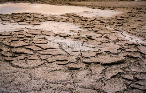 气候变化和干旱土地水危机气候干旱裂土全球暖化环境问题自然灾害干燥的土壤纹理背景干燥和破裂的皮肤高清图片下载-正版图片506252772-摄图网