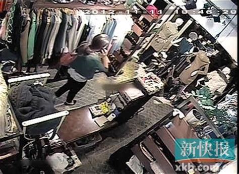 女子屡偷服装店衣服 每月零花钱四五万|偷衣服|服装店|富姐_新浪新闻