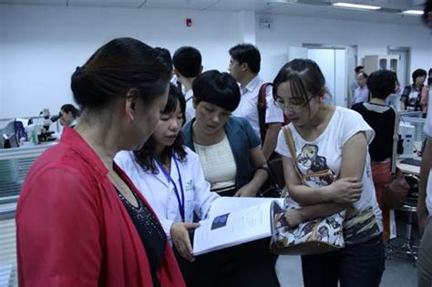 武汉市卫生局领导莅临康圣达医学检验所参观指导