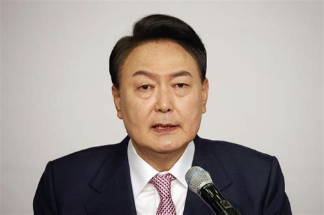 韩国总统尹锡悦视察反无人机系统研发一线_凤凰网视频_凤凰网