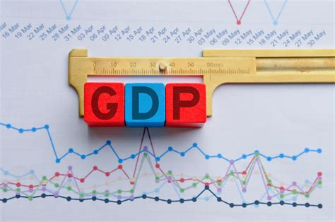 一季度美国GDP下降4.8%，2020年全年经济或下降5.9%，那中国呢？__财经头条